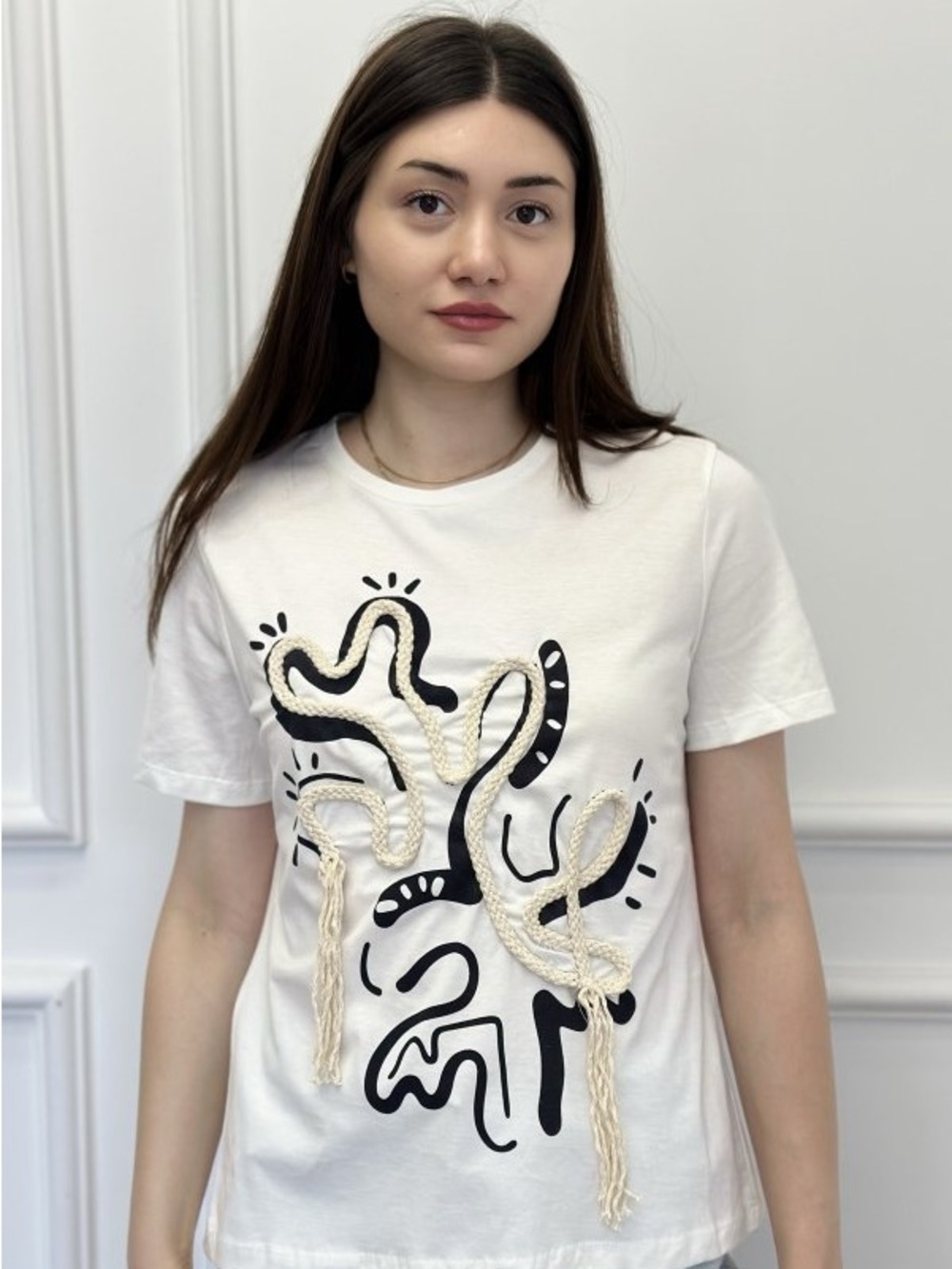 Zara Cotton Tee with Abstract Rope Design - Picture 4 of 8